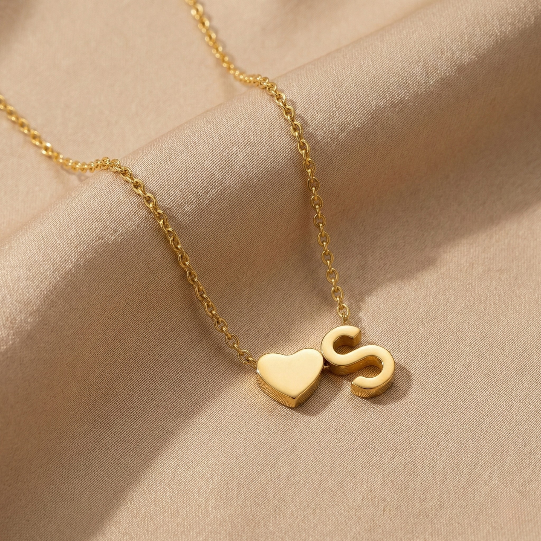 Lovetra - Halskette mit Initial & Herz