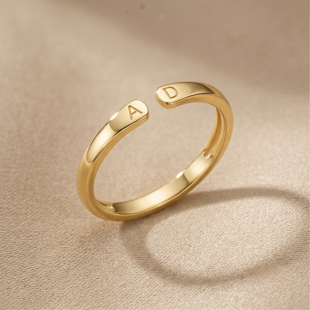 Ring mit 2 Initialen, mit Gravur und 3 verschiedene Farben