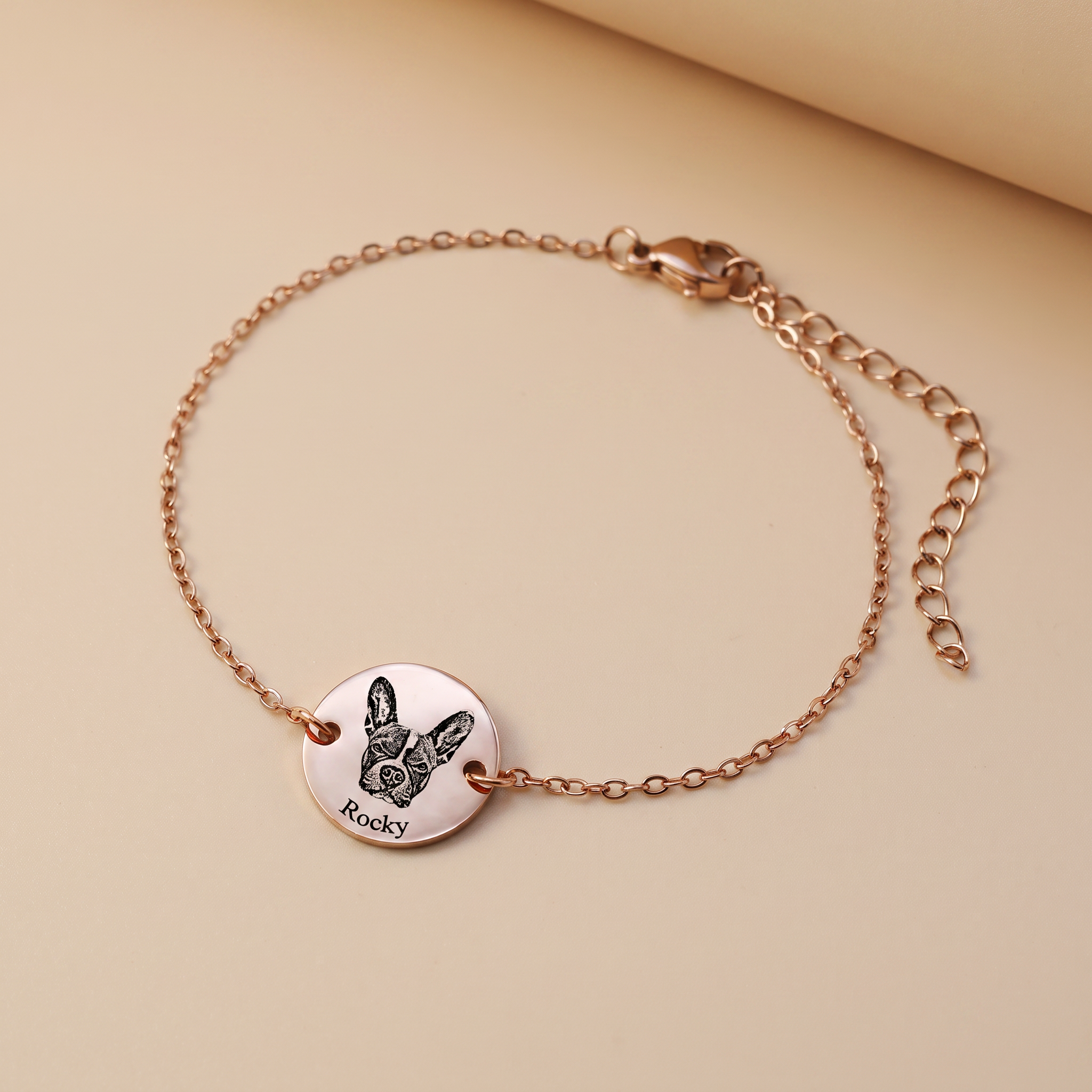 Personalisiertes Tierarmband mit Fotogravur