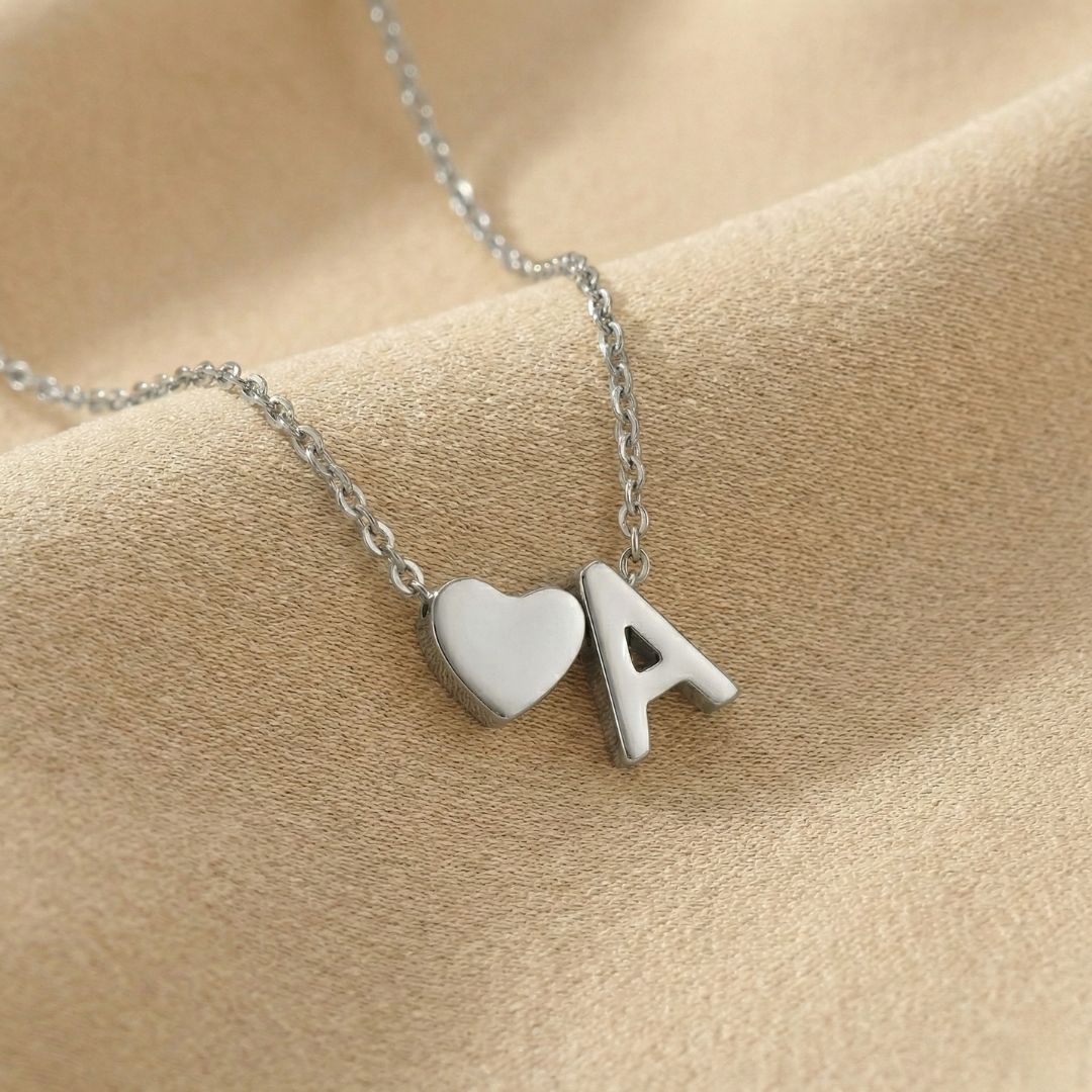 Lovetra - Halskette mit Initial & Herz