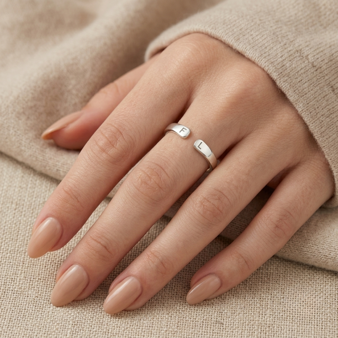Ring mit 2 Initialen, mit Gravur und 3 verschiedene Farben