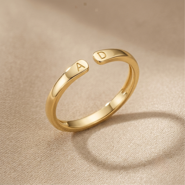 Ring mit 2 Initialen, mit Gravur und 3 verschiedene Farben
