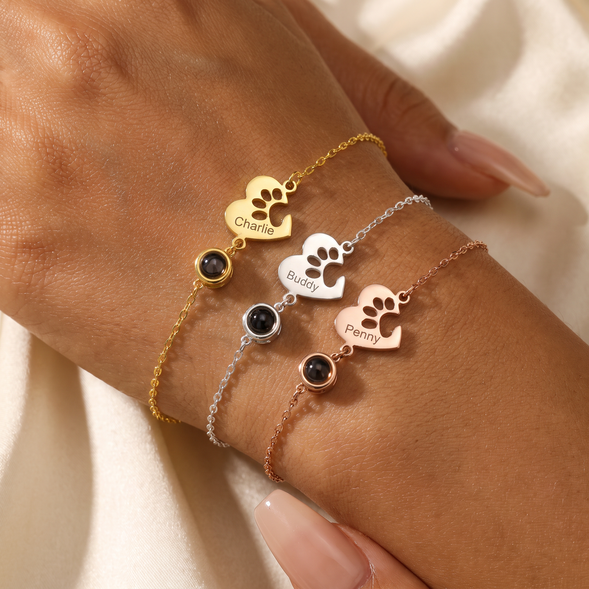 Personalisiertes Pfotenarmband mit Fotoprojektion